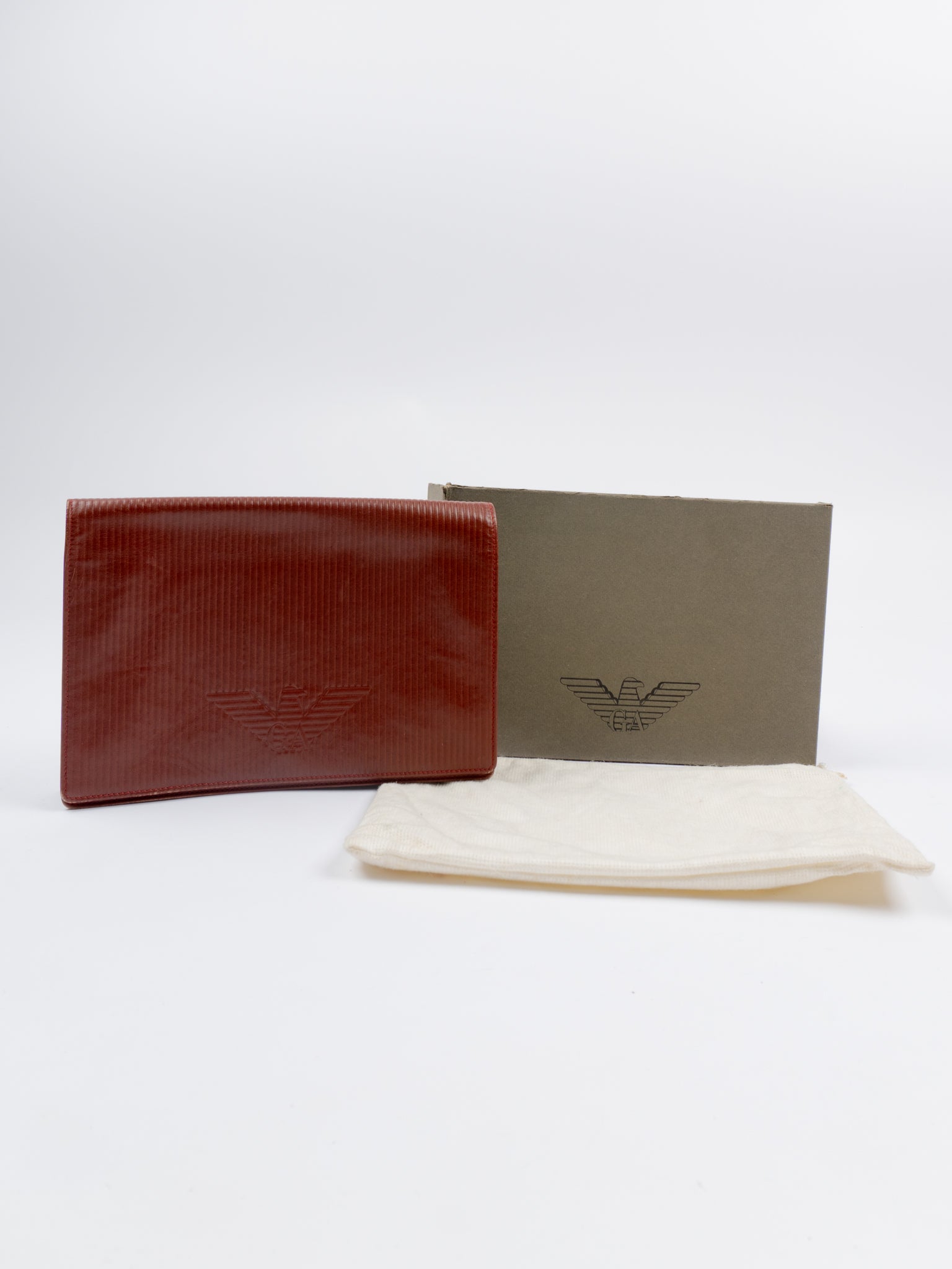 Pochette marrone Armani x Valextra design